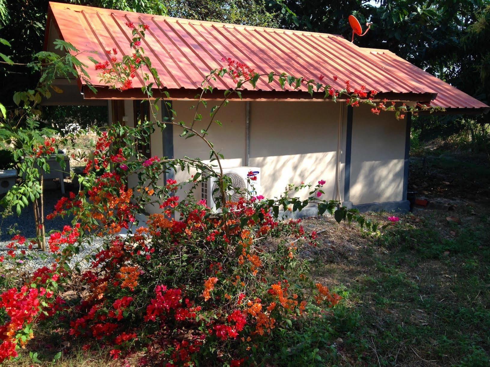 Areeya Resort Watthana Nakhon Buitenkant foto